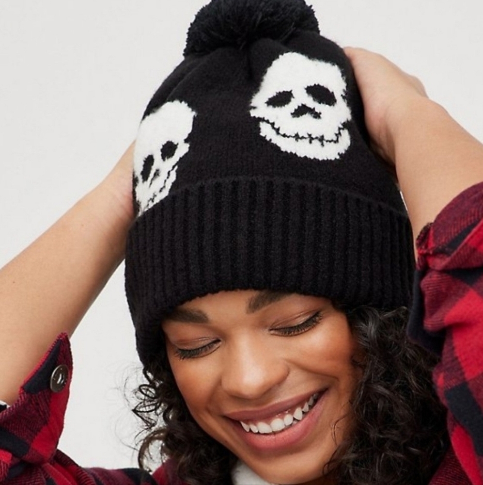Black torrid beanie with cute skulls